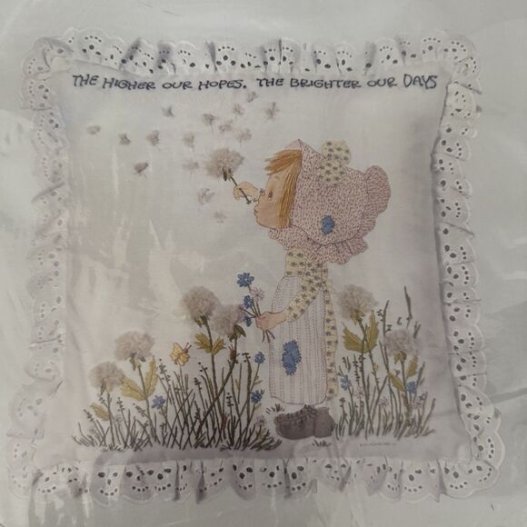 Vintage CM Hallmark Betsey Clarke Crewel Pillow Kit #7928 Betsey's Wish NEW 1972 - Picture 2 of 4